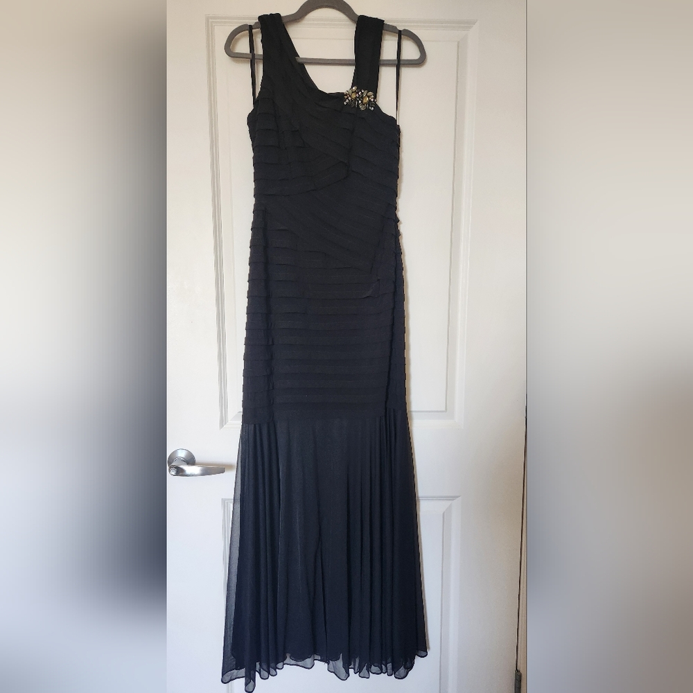 XSCAPE by Joanna Chen - Size 14 - Full Length Evening Dress